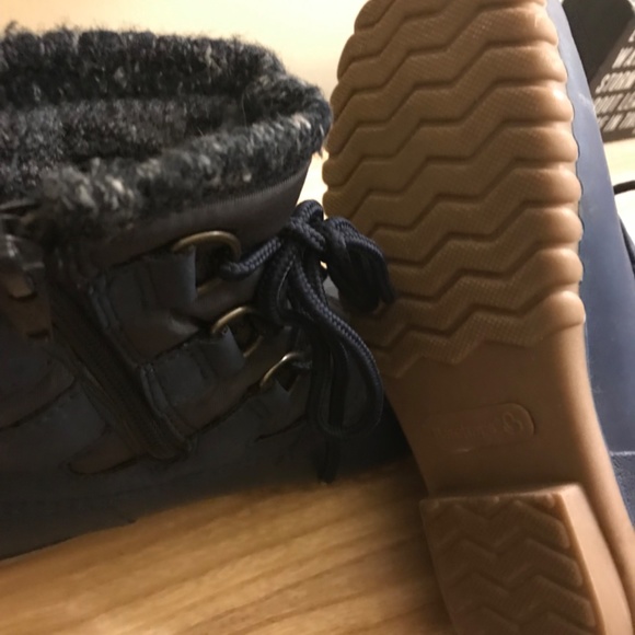 Like new snow/rain booties - Picture 2 of 3